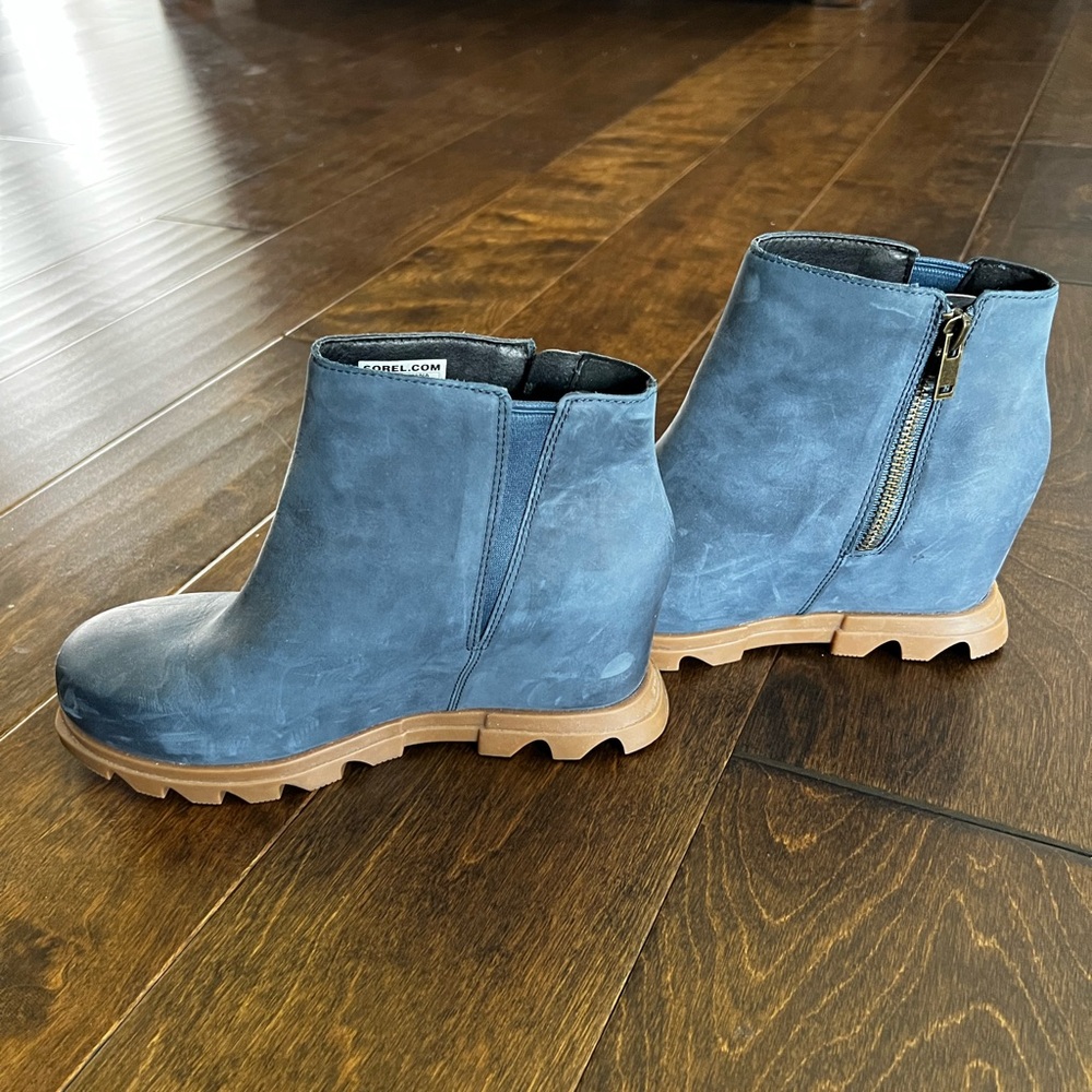 Sorel Women's Joan of Arctic Wedge III Zip Boot in Uniform Blue
